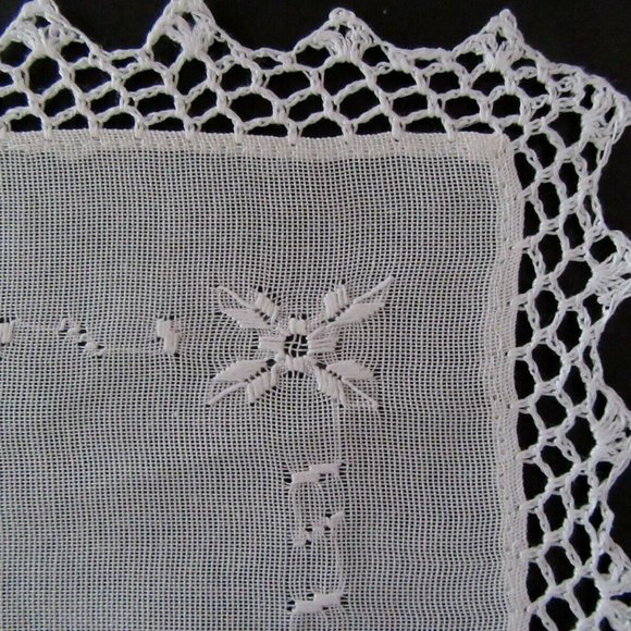 Off white embroidered placemats with crocheted lace trim - set of 4 - vintage - Picture 6 of 7